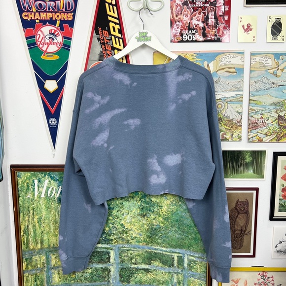 Y2K Wolf Cropped Sweatshirt - Picture 4 of 5